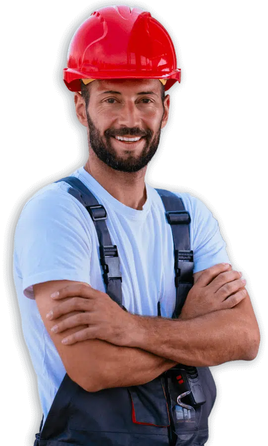 operatore smaltimento sorridente con elmetto rosso
